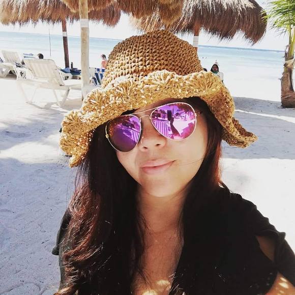 Meet your Posher, Kerri - Picture 1 of 1